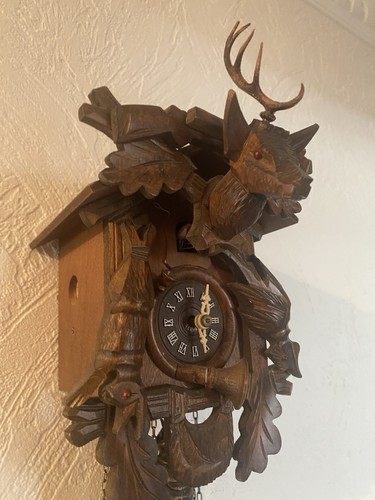 Kuckucksuhr holz geschnitzt - holz,