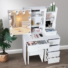 Weißer Schminktisch mit