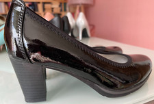 Pumps Jana schwarz Faux-Lackleder  Gr. 39 Bequemweite H angedeutete Plateausohle