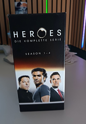 Universal heroes die - –,