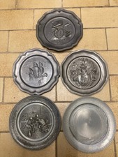 Posten von 5 Wandtellern Dekotellern Zinn Zink verschiedene Motive!!