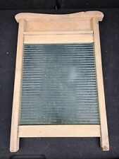 antikes Waschbrett aus gewelltem Glas