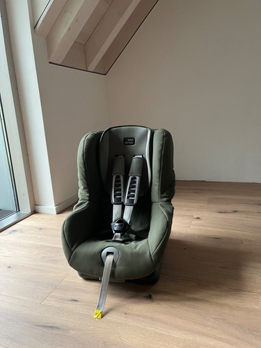 Gebrauchter auto kindersitz - gebrauchter, auto-kindersitz
