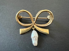 Anstecker - Schleife mit Perle