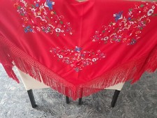 Flamenco Tuch  Manton Schultertuch  Dreiecktuch  rot mit  bestickten Blumen