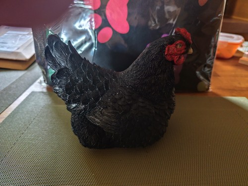 Gartenfigur huhn liegend - gartenfigur,