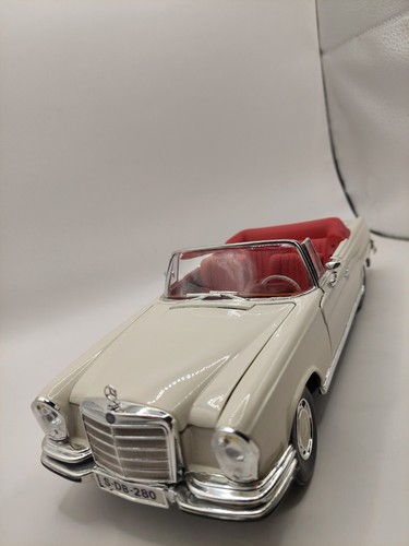 Modellauto maisto 18 - modellauto, 1:18