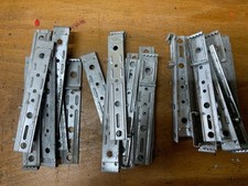 Fensterbefestigungsclip /