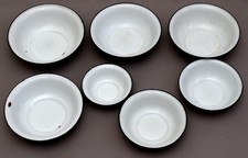 Konvolut 7 × alte Emaille-Schüsseln, unterschiedliche Größe   # 3751