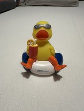 Lufthansa First Class Terminal - Badeente Urlaub - NEU