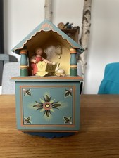 Wandspieluhr "Mädchen an der