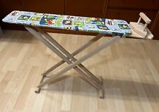 Bügelbrett mit Bügeleisen aus Holz , neuwertig da unbespielt Top Qualität