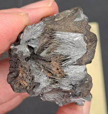 Kleine Pyrolusit- (oder vllt. Antimon-) Stufe, 3x4 cm