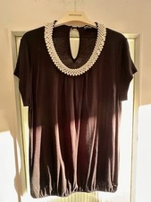 schickes, schwarzes Shirt mit