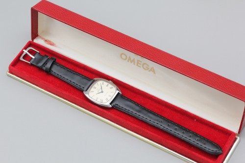 1975 near mint box omega - 1975, [near