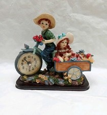Figur Uhr, Junge & Mädchen ihr Fahrrad, Bunt. Vintage Antiquitäten Dekoration 