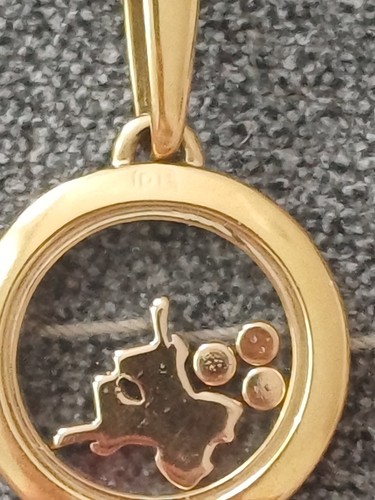 Goldfarbener runder
