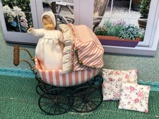 Bodo Hennig Kinderwagen mit Erna Meyer Baby, für die Puppenstube M 1:10/12
