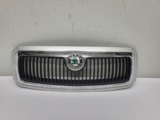Skoda Fabia 6Y - Kühlergrill Frontgrill Grill vorne 6Y0853668 (07)