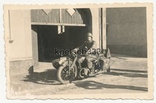 Foto Kradschütze der Wehrmacht auf BMW Motorrad Gespann mit Ersatzkanister ...