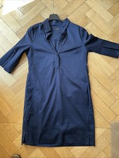 kleines dunkelblaues