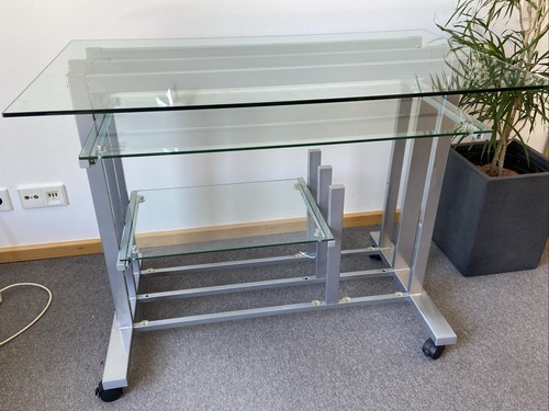 Stufiger glastisch mit - 3,