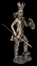 Stammeskrieger Figur mit Speer