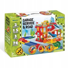 Spielzeugparkhaus mit Straße