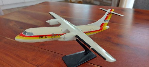 Flugzeugmodell 100 atr42 - 1:100,