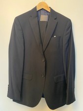 Dunkelblauer Herrenanzug