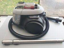 Electrolux Animal 600 Stabstaubsauger EL61A4UG Beutellos Leistungsstark