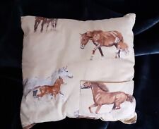 Kissen  25x25cm, Vorderseite Pferdemotiv, Rückseite kariert, innen mit Glöckchen