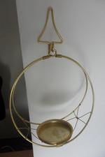 schöne DDR Blumenampel Wandhalter Blumenschaukel Aluminium gold H 26 cm B 25 cm