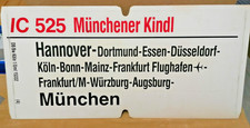 großes Zuglaufschild: IC 525