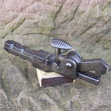 alter Torstopper schwerer Türstopper 155mm Torfeststeller aus Gußeisen liegend