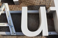 Leuchtreklame Buchstabe  " U "
