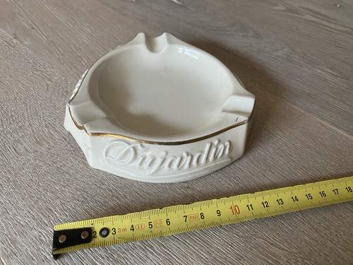 Sehr alter aschenbecher - sehr,