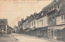 Beaumont-Le-Roger La place de