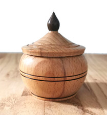 Schöne Holz Deckeldose Topf handgedrechselt