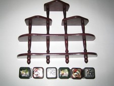 Holzregal, 6 Blechdosen