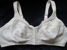 Triumph BH CHIC CONTROL, 85 A, weiss, ohne Bügel, Vorderverschluss, NEU