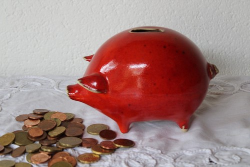 Sparschwein getöpfert rote
