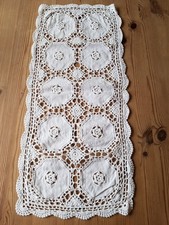 Tischläufer Tischdecke Weiß mit Stickereien aus Oma's Zeiten 70,5 x 31 cm