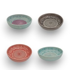 Mediterrane Schale mit Reibe