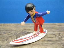 Surfer mit Surfbrett Figur