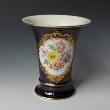 Meissen - Vase / Prunkvase - Kobaltblau mit feiner Blumenmalerei - 16 cm Mod 478
