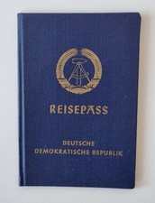 Alter Reisepass DDR einer Dame