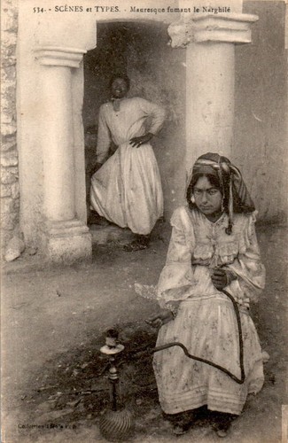 Mauresque fumant narghilé - le,