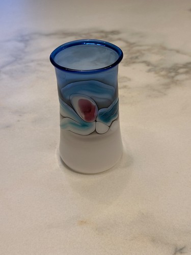 Kleine glasvase signiert - kleine, sehr