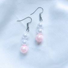 Elegante, handgefertigte Perlohrringe